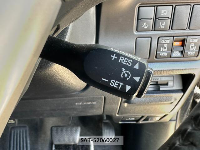 Toyota VOXY 2018-11 8224642-14