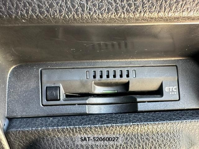 Toyota VOXY 2018-11 8224642-15
