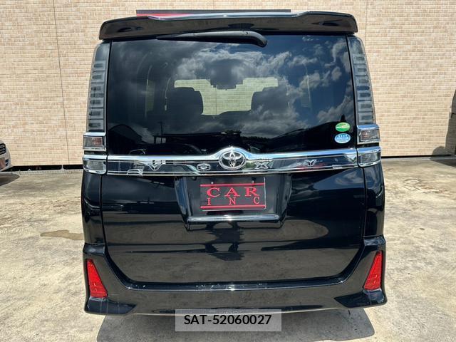 Toyota VOXY 2018-11 8224642-4