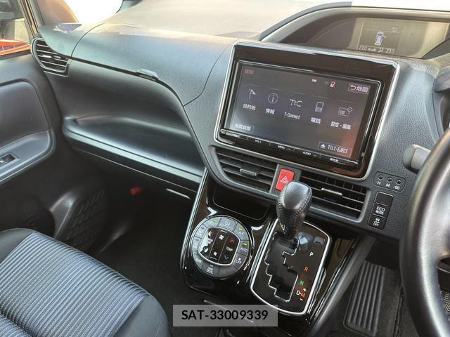 Toyota VOXY 2016-10 8224662-10
