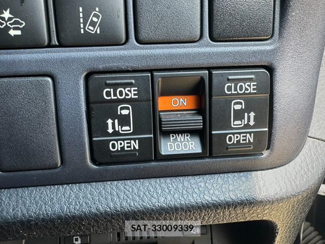 Toyota VOXY 2016-10 8224662-14