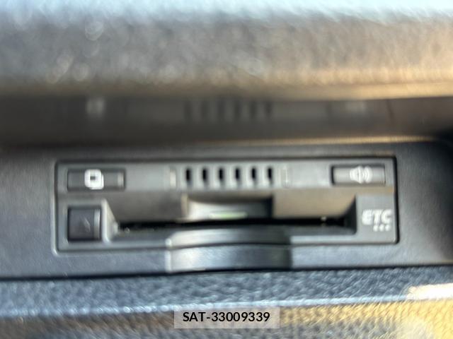 Toyota VOXY 2016-10 8224662-15