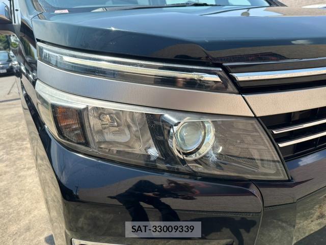 Toyota VOXY 2016-10 8224662-16