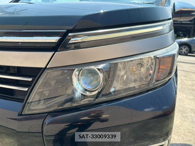 Toyota VOXY 2016-10 8224662-17