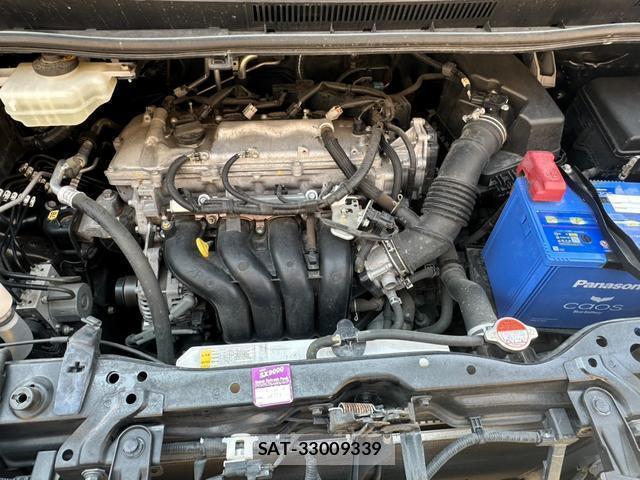 Toyota VOXY 2016-10 8224662-18