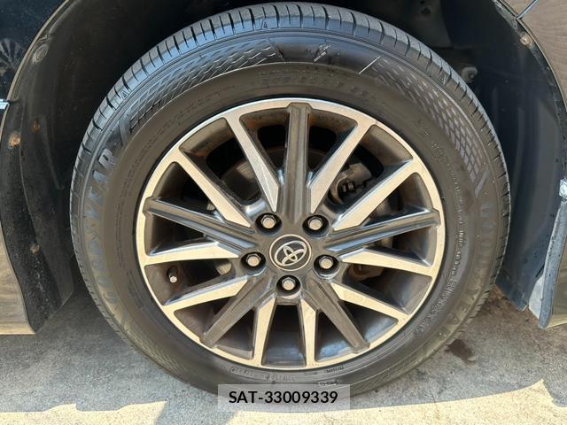 Toyota VOXY 2016-10 8224662-19