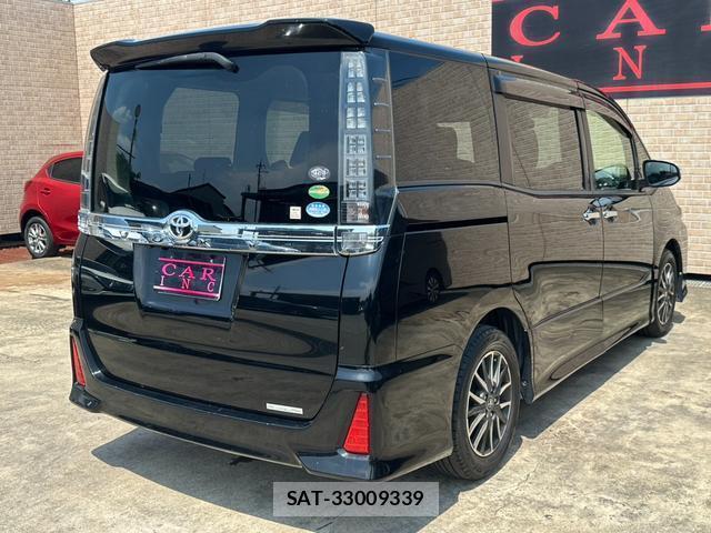 Toyota VOXY 2016-10 8224662-2