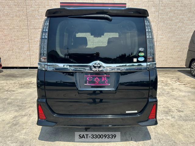 Toyota VOXY 2016-10 8224662-4