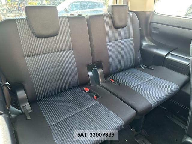 Toyota VOXY 2016-10 8224662-8