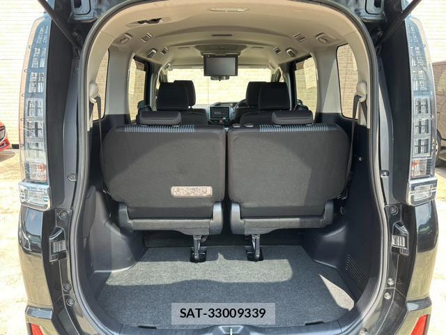 Toyota VOXY 2016-10 8224662-9