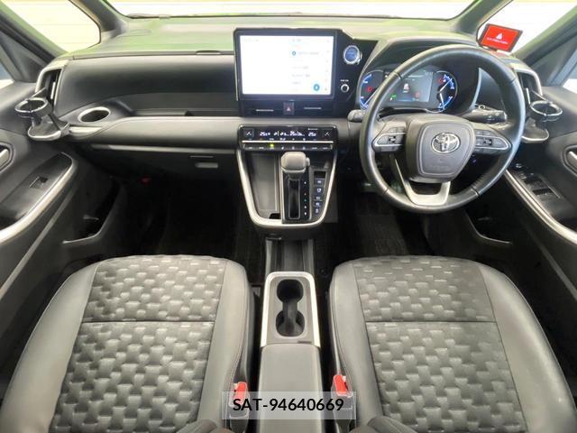 Toyota VOXY 2022-09 8224681-1