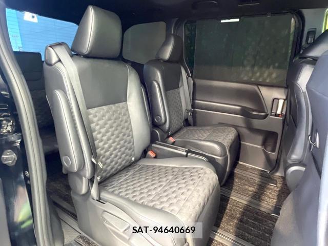 Toyota VOXY 2022-09 8224681-10