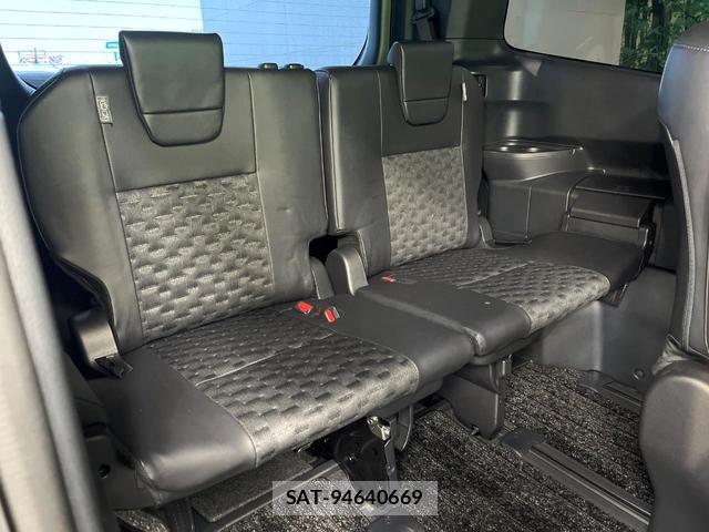 Toyota VOXY 2022-09 8224681-11