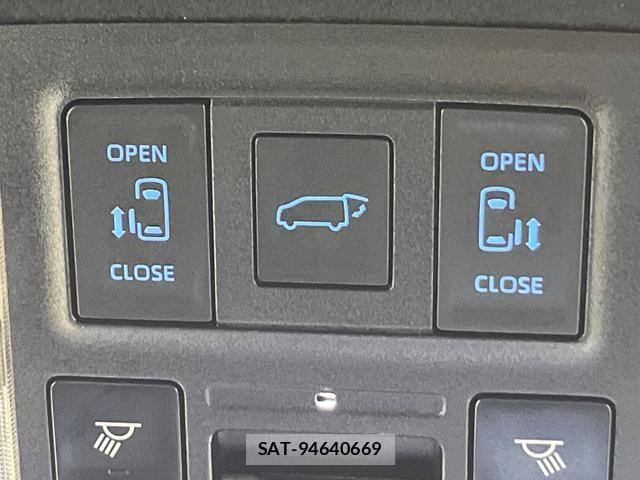 Toyota VOXY 2022-09 8224681-6