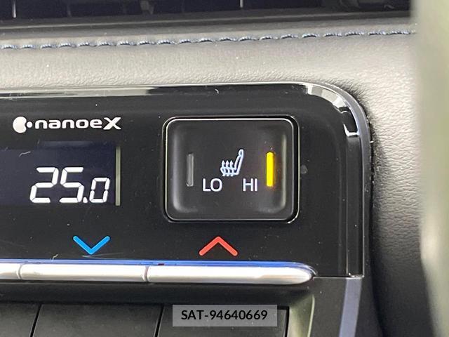 Toyota VOXY 2022-09 8224681-7