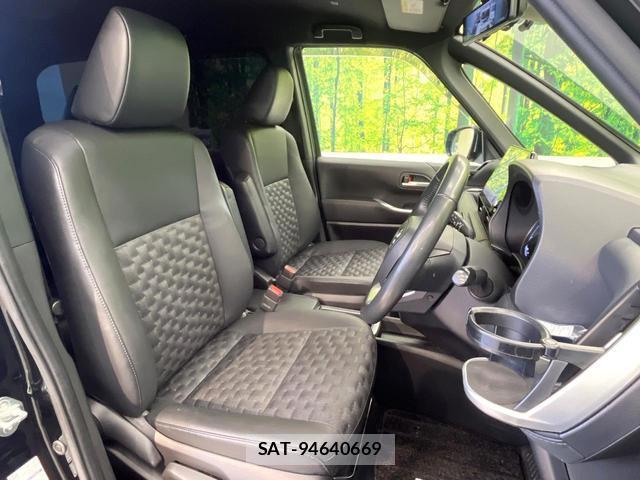 Toyota VOXY 2022-09 8224681-9