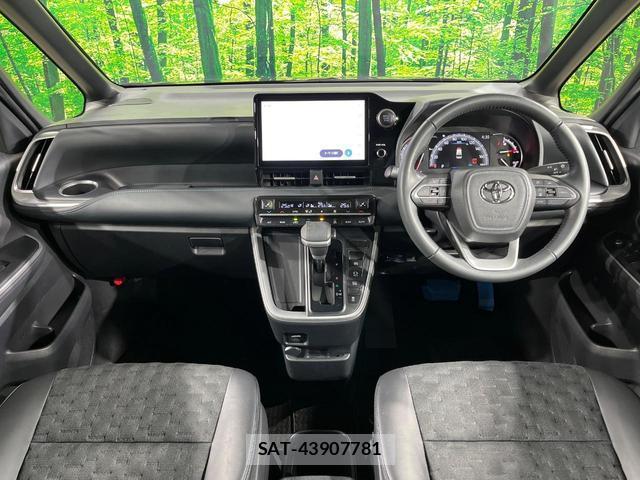 Toyota VOXY 2023-08 8224699-1