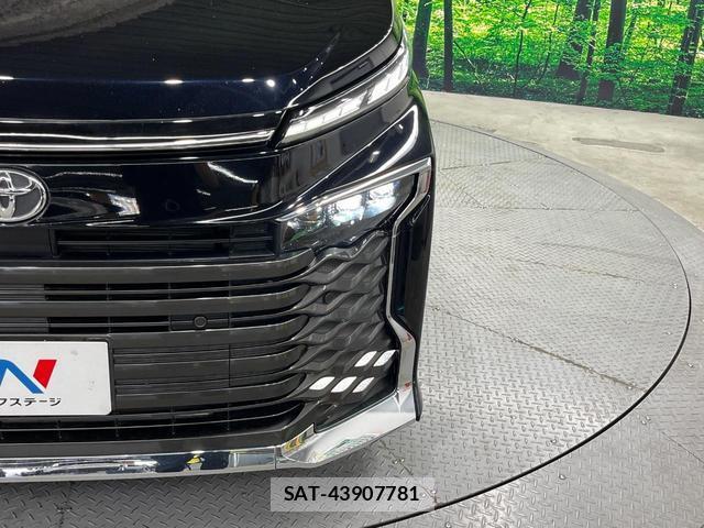 Toyota VOXY 2023-08 8224699-11