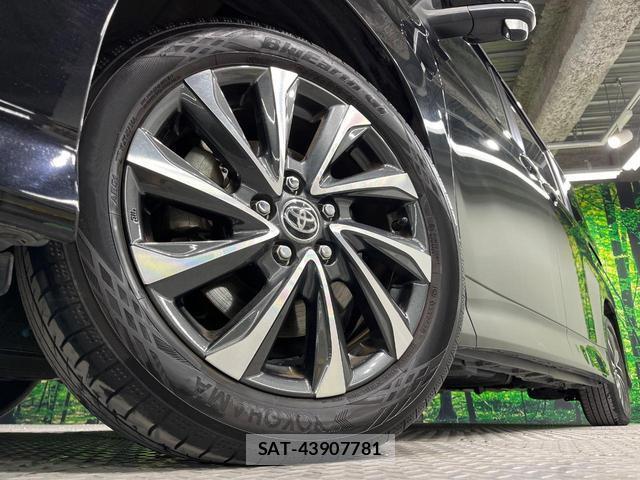 Toyota VOXY 2023-08 8224699-12