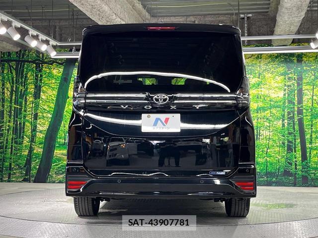Toyota VOXY 2023-08 8224699-14