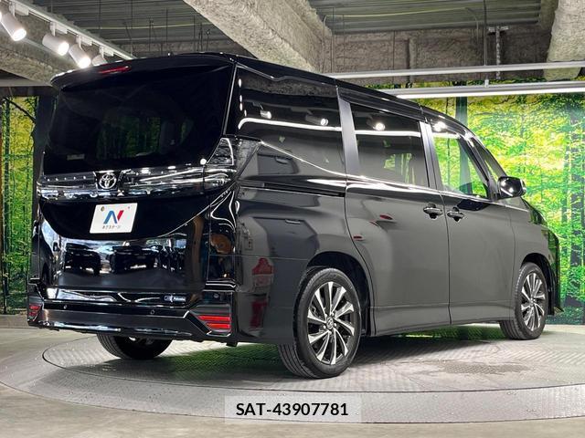 Toyota VOXY 2023-08 8224699-16