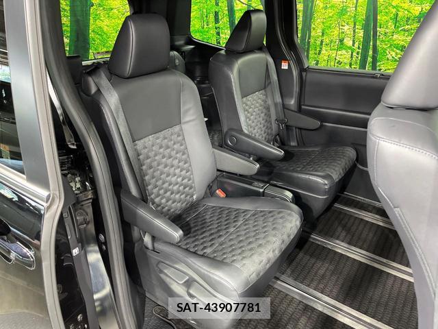 Toyota VOXY 2023-08 8224699-7