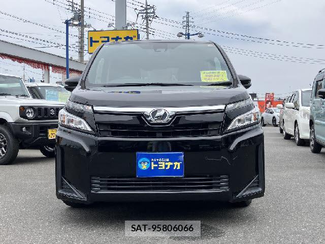 Toyota VOXY 2019-07 8224800-1