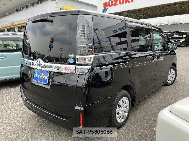 Toyota VOXY 2019-07 8224800-3