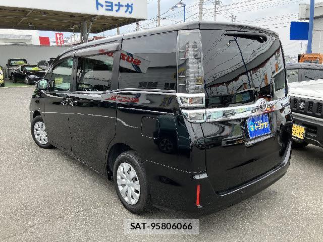 Toyota VOXY 2019-07 8224800-4
