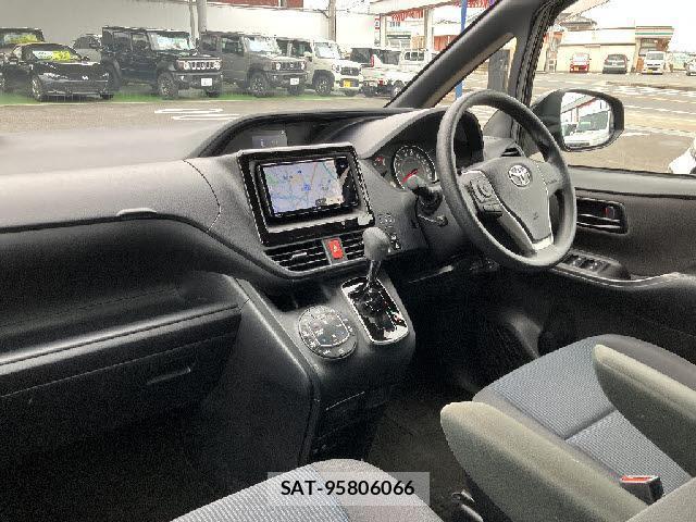 Toyota VOXY 2019-07 8224800-5