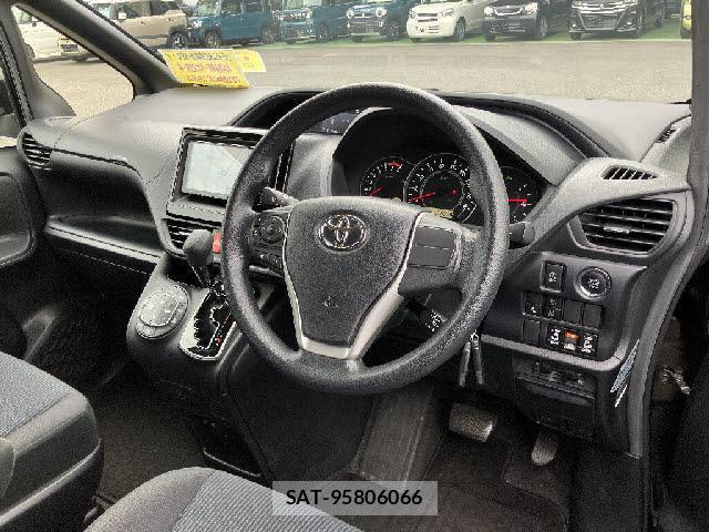 Toyota VOXY 2019-07 8224800-6