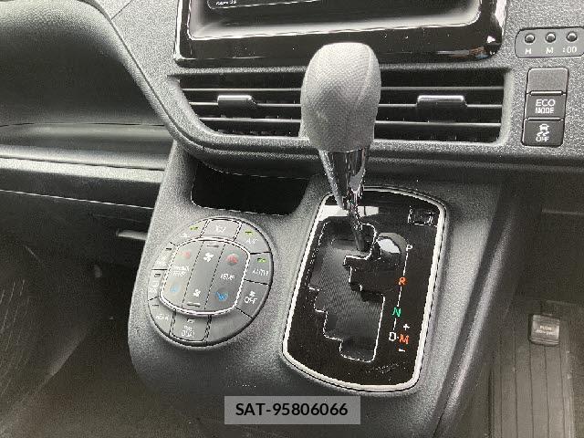 Toyota VOXY 2019-07 8224800-9