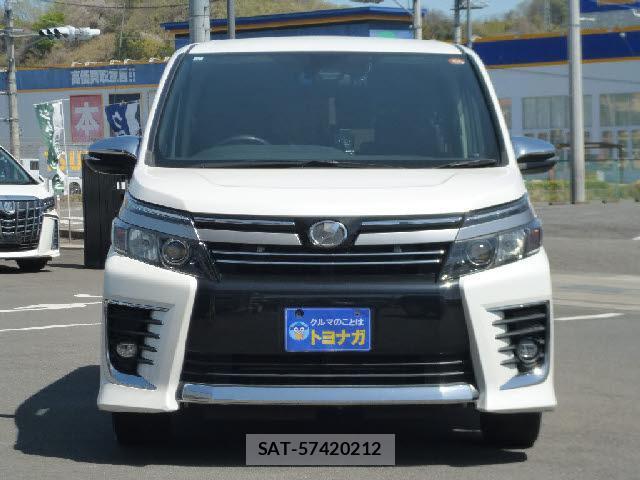 Toyota VOXY 2017-03 8224820-2