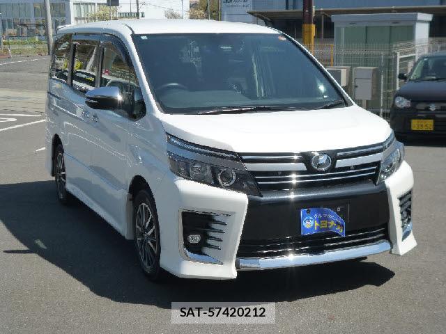 Toyota VOXY 2017-03 8224820-3