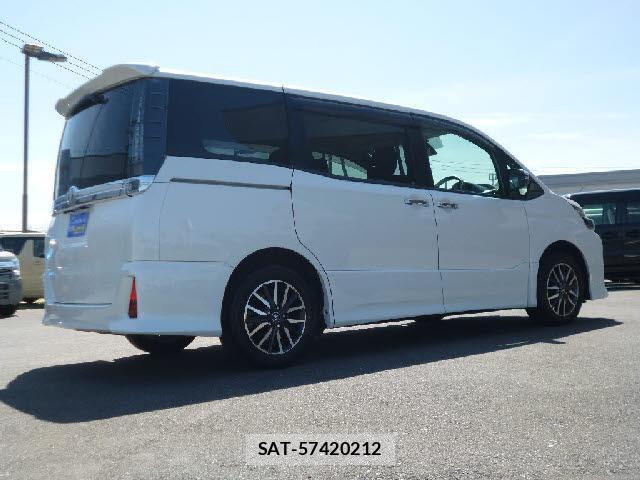 Toyota VOXY 2017-03 8224820-6