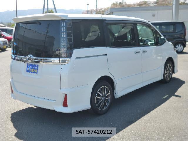 Toyota VOXY 2017-03 8224820-7