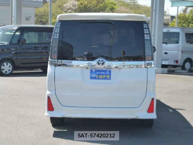 Toyota VOXY 2017-03 8224820-8