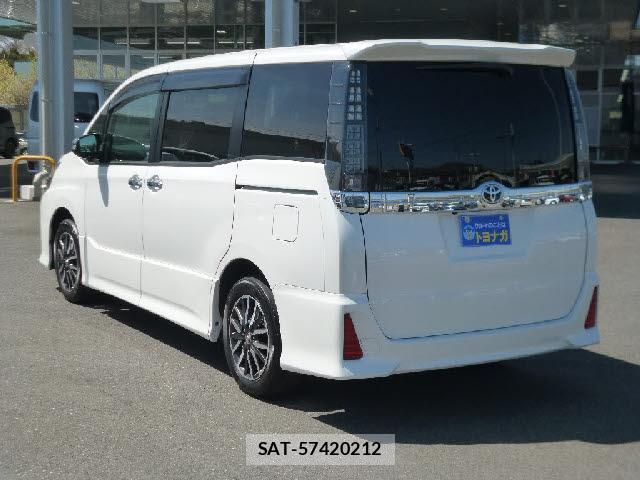 Toyota VOXY 2017-03 8224820-9