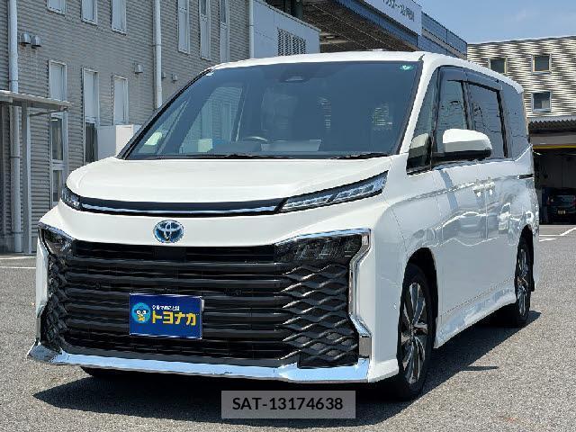 Toyota VOXY 2024-11 8224855-0