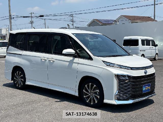 Toyota VOXY 2024-11 8224855-5