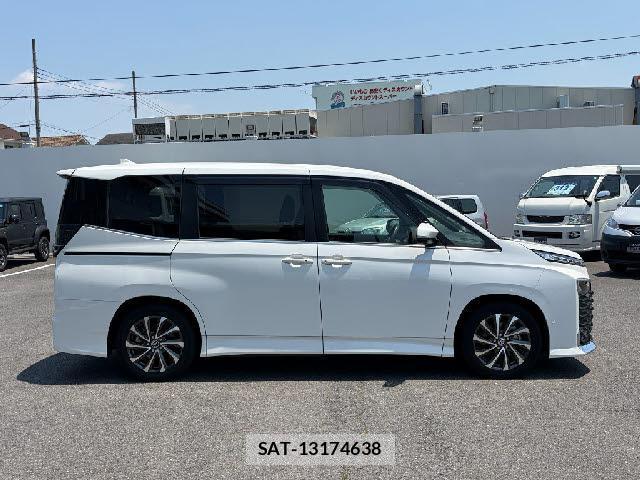 Toyota VOXY 2024-11 8224855-6