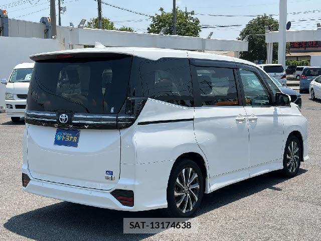 Toyota VOXY 2024-11 8224855-9