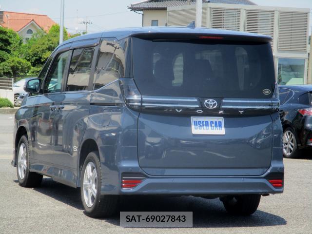 Toyota VOXY 2022-06 8224970-1