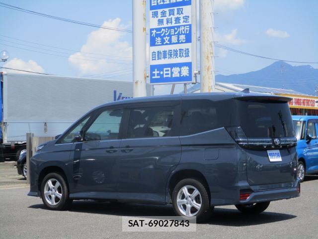 Toyota VOXY 2022-06 8224970-11