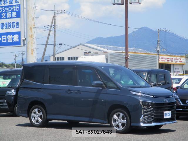 Toyota VOXY 2022-06 8224970-14