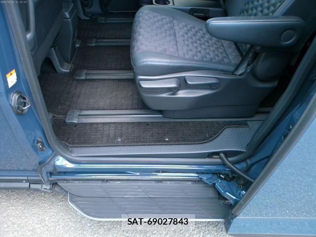 Toyota VOXY 2022-06 8224970-8