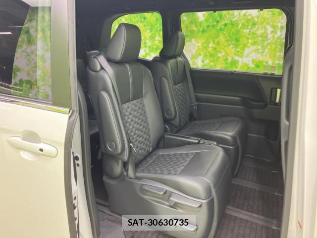 Toyota VOXY 2025-11 8225054-4