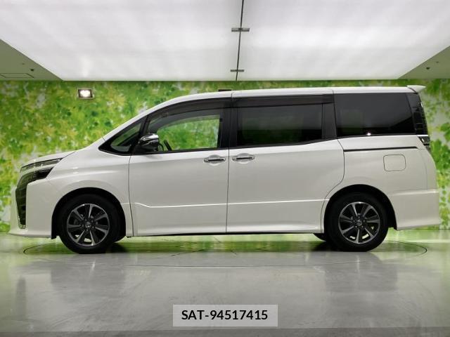 Toyota VOXY 2020-10 8225095-1