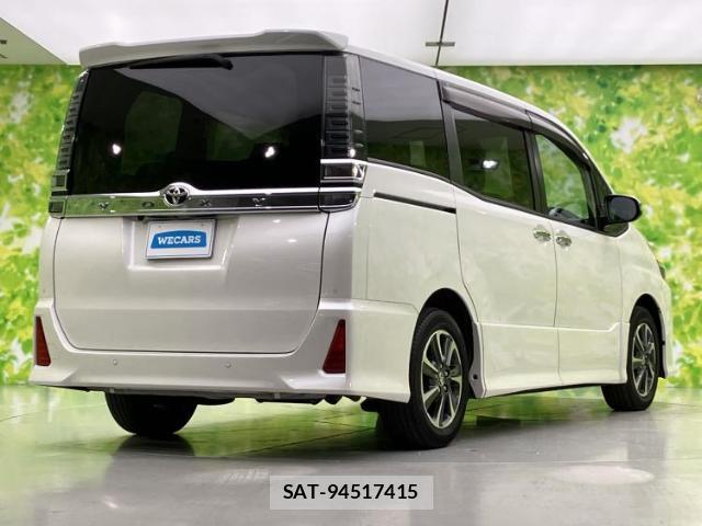 Toyota VOXY 2020-10 8225095-2