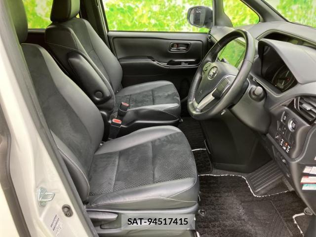 Toyota VOXY 2020-10 8225095-3